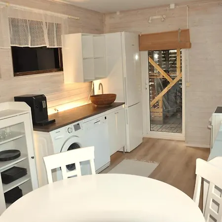 Nyaraló Cosy Near Tallinn Center, Free Parking And Internet *